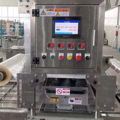 acheter Machine automatique d'emballage de déjeuner à étanchéité de plateau avec système de vide en option online manufacture